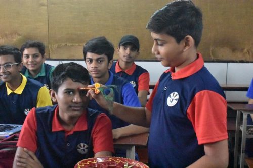 વિદ્યાર્થીઓનું શાળામાં સ્વાગત – એક નવી શરૂઆત