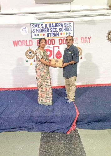 વિશ્વ રક્તદાતા દિવસ – શાળામાં યોજાયેલ સેમિનાર