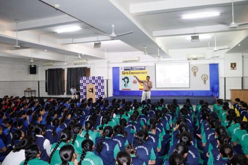 ઠગાઈ અને બ્લેકમેઈલ આધુનિક યુગના અભિશાપ