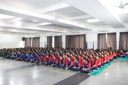 ઠગાઈ અને બ્લેકમેઈલ આધુનિક યુગના અભિશાપ