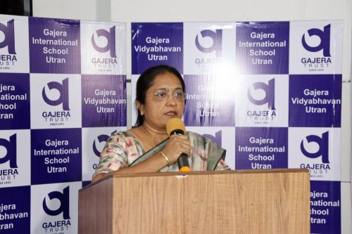 ઠગાઈ અને બ્લેકમેઈલ આધુનિક યુગના અભિશાપ