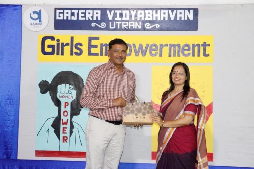 ઠગાઈ અને બ્લેકમેઈલ આધુનિક યુગના અભિશાપ