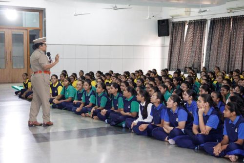 ઠગાઈ અને બ્લેકમેઈલ આધુનિક યુગના અભિશાપ