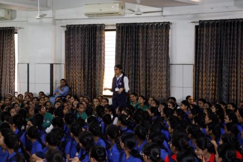 ઠગાઈ અને બ્લેકમેઈલ આધુનિક યુગના અભિશાપ