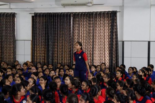 ઠગાઈ અને બ્લેકમેઈલ આધુનિક યુગના અભિશાપ