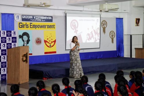 ઠગાઈ અને બ્લેકમેઈલ આધુનિક યુગના અભિશાપ