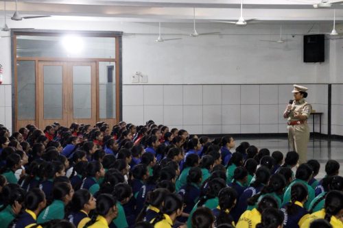 ઠગાઈ અને બ્લેકમેઈલ આધુનિક યુગના અભિશાપ