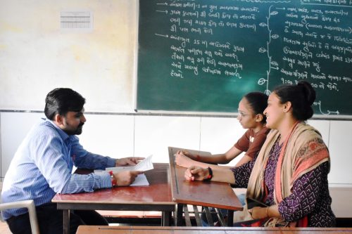 વાલી મિટીંગ - શિક્ષણમાં એક મહત્વપૂર્ણ કડી