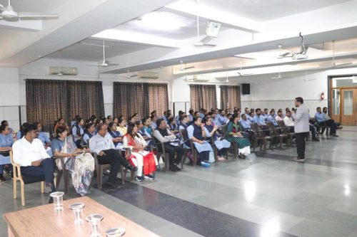 Seminar : Challenges and opportunities in education with emerging technology and trends by PM Publication