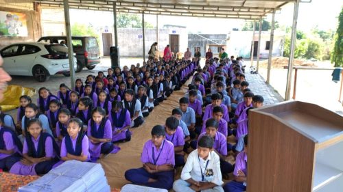 વિદ્યાર્થી સફળતાના સંકલ્પ સાથે ગજેરા ટ્રસ્ટની ઉત્તરવહી સહાય અને પ્રેરણા કાર્યક્રમ