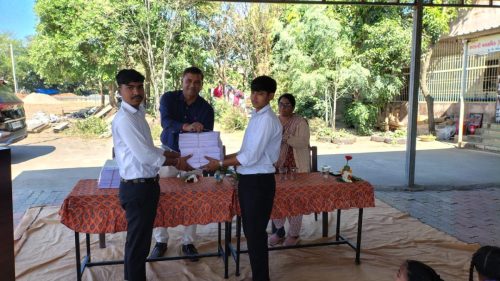 વિદ્યાર્થી સફળતાના સંકલ્પ સાથે ગજેરા ટ્રસ્ટની ઉત્તરવહી સહાય અને પ્રેરણા કાર્યક્રમ