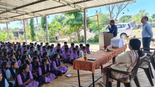 વિદ્યાર્થી સફળતાના સંકલ્પ સાથે ગજેરા ટ્રસ્ટની ઉત્તરવહી સહાય અને પ્રેરણા કાર્યક્રમ